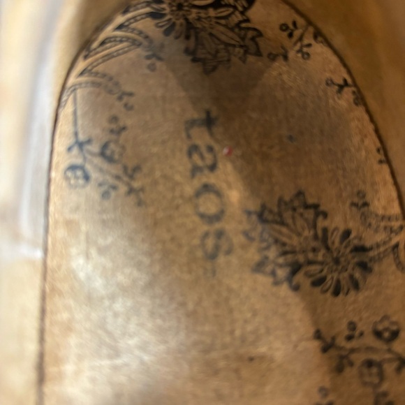 TAOS Sz 9.5 Pewter Colourway Leather Mary Jane Style Velcro Closure Shoes - Picture 3 of 10